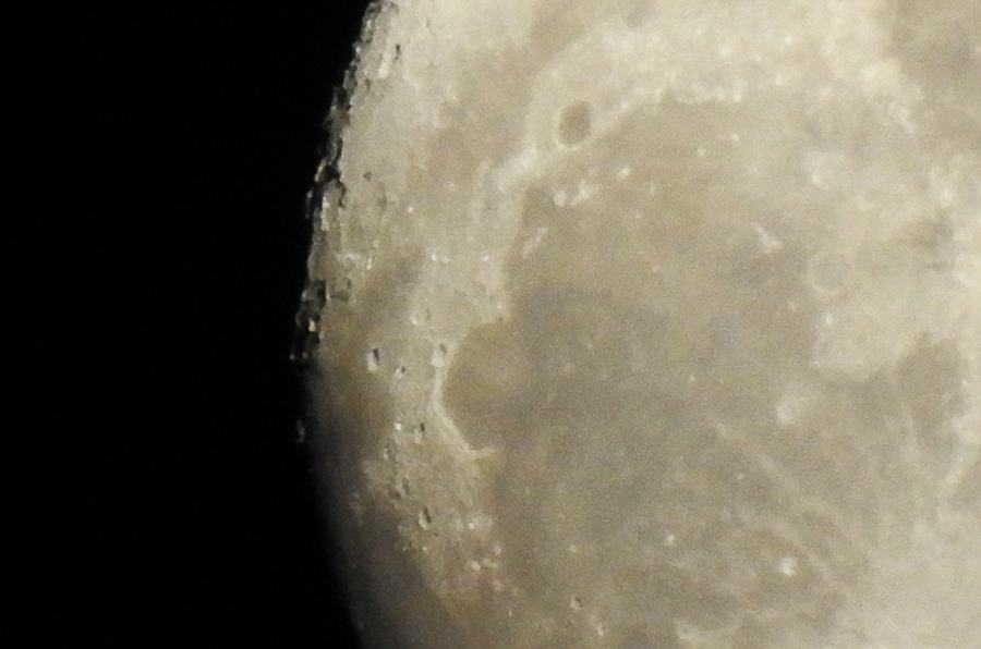 Mond 4000 mm / optisches 2000 mm plus Digi-Zoom / 01-04-2015