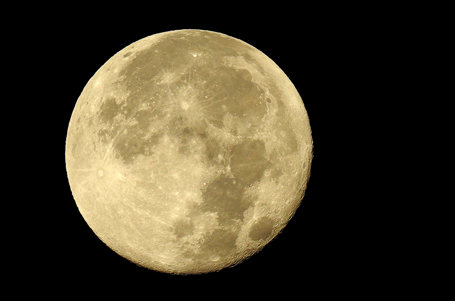 Vollmond am 29. September 2015, F 6,3, ISO-400, 1/400 sec., Brennweite 1800 mm